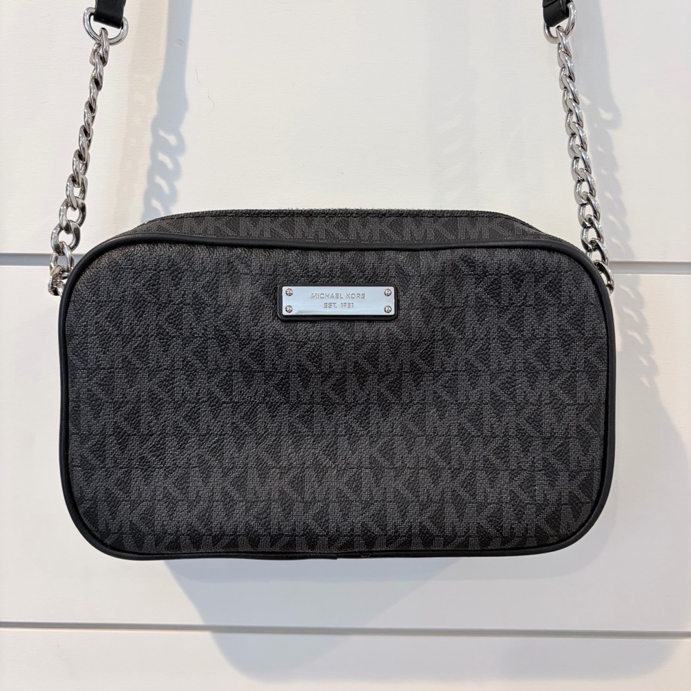 Michael Kors Charcoal Logo Classic Crossbody Bag with Chic Infinity Scarf - Picture 4 of 14